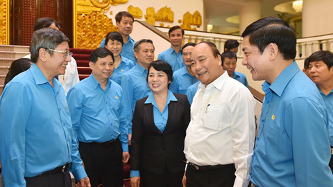 Thủ tướng mong muốn đối thoại nhiều hơn nữa với công nhân