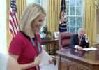 Nữ phóng viên được ông Trump khen có nụ cười đẹp