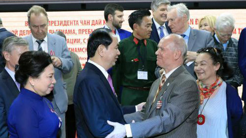 Chủ tịch nước gặp mặt các bạn Nga