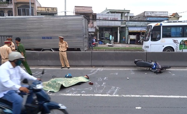 Nữ sinh viên đại học bị ôtô cán chết