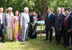 Chủ tịch nước dâng hoa tại Tượng Bác Hồ ở thủ đô Moscow