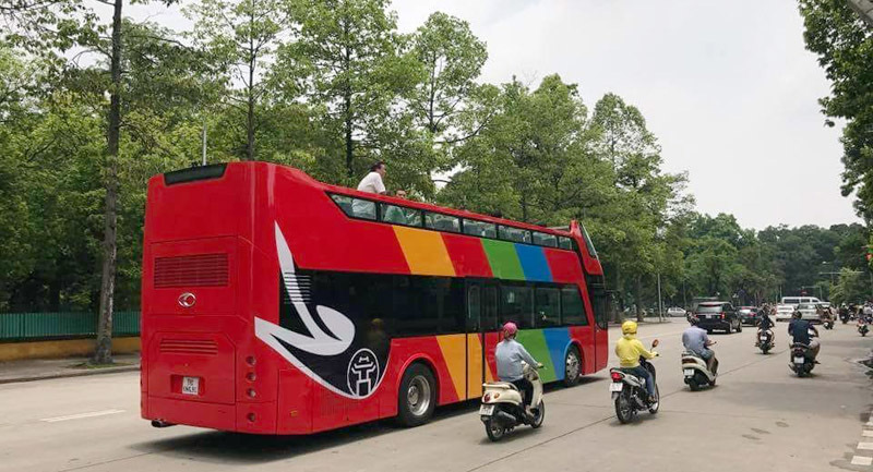 Xe buýt 2 tầng sặc sỡ lăn bánh khắp phố Hà Nội