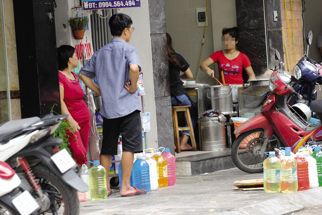 Nước tẩy rửa 'siêu rẻ' ngập thị trường