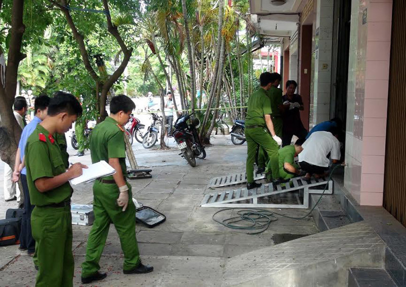 Nổ mìn tung cửa nhà chủ doanh nghiệp vận tải