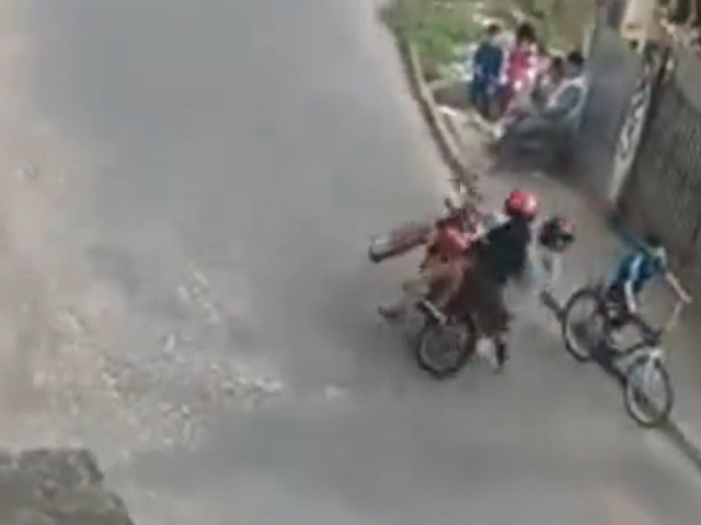 Thích thể hiện, thanh niên cứng chở bạn gái lao xuống vực