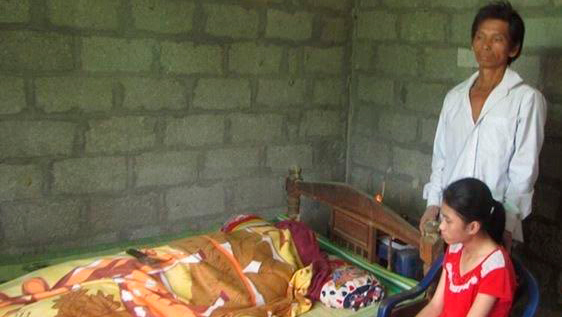 Thiếu niên bị sét đánh chết thương tâm khi cầm điện thoại đang sạc