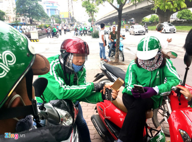 Tôi chạy GrabBike: Những màn 'dằn mặt' của giới xe ôm