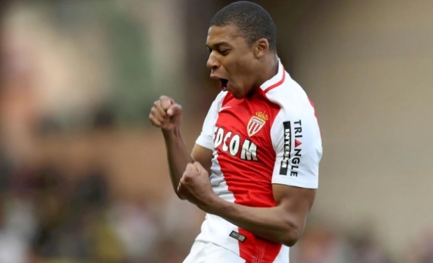 Arsenal phát két vì Mbappe, Rooney khiến MU đau lòng