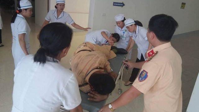 Bộ Công an lên tiếng vụ CSGT bị tài xế hất văng ở Hà Tĩnh