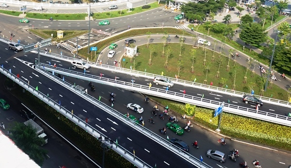 Cầu vượt 2 nhánh chạy vào tận cửa sân bay Tân Sơn Nhất