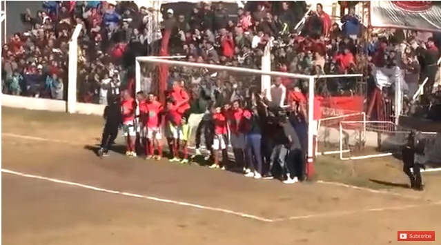 18 người bịt kín khung thành, Dybala vẫn lập siêu phẩm sút phạt