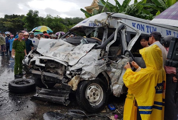 Tai nạn 4 người chết ở Kon Tum: Xét nghiệm máu 24 người nghi phơi nhiễm HIV