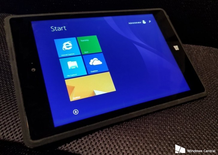 Cận cảnh Surface Mini, mẫu máy bí mật bị huỷ bỏ của Microsoft