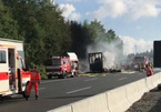 Đức: Xe buýt cháy trơ khung, 17 người mất tích