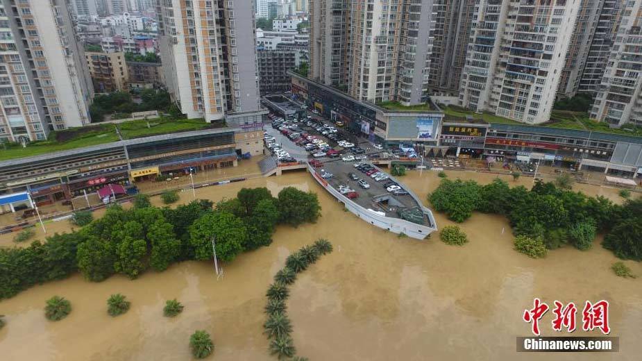 Mưa lũ hoành hành ở Trung Quốc, 16 người thiệt mạng