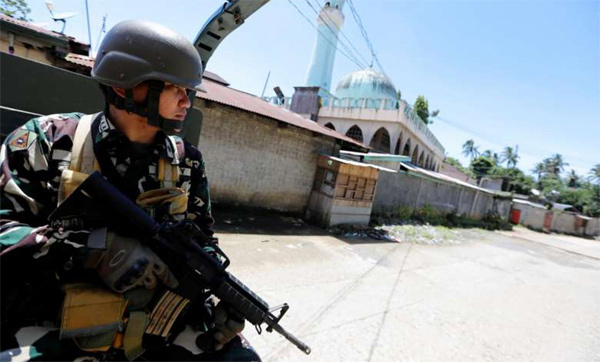 Xác chết la liệt ở Nam Philippines, phiến quân cố thủ