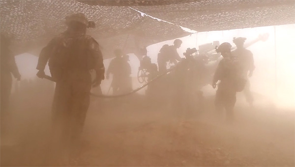 Xem lính Mỹ pháo kích 'dập đầu' IS từ sa mạc