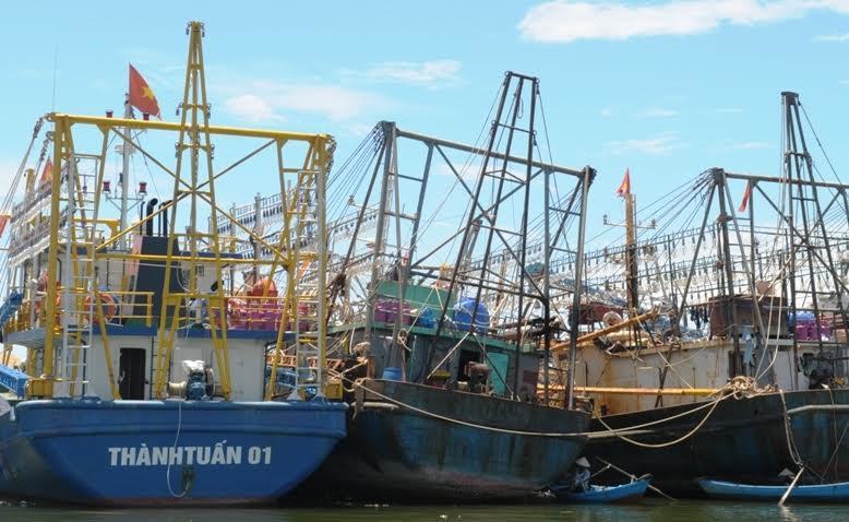 Hàng loạt tàu vỏ thép gần 20 tỷ rỉ sét, hư hỏng