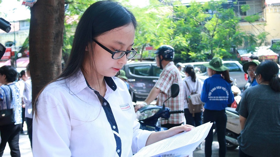 Đề văn thi vào lớp 10 Trường THPT Chuyên Trần Phú