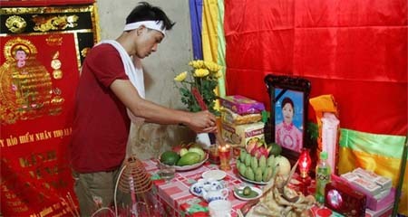 Cô giáo mầm non bị sát hại với 11 vết chém: Con về trong cảnh tang thương