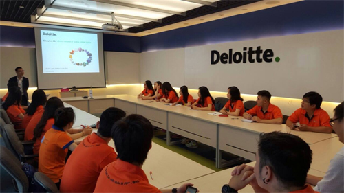 Khi giám đốc rời DN đứng trên giảng đường dạy học