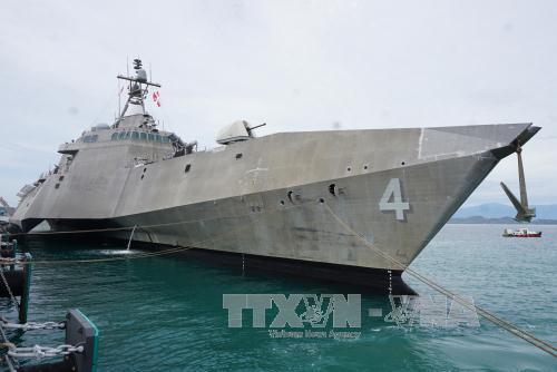 Tàu khu trục Mỹ USS Coronado trở lại cảng Cam Ranh
