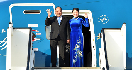 Thủ tướng đến Frankfurt, bắt đầu thăm CHLB Đức