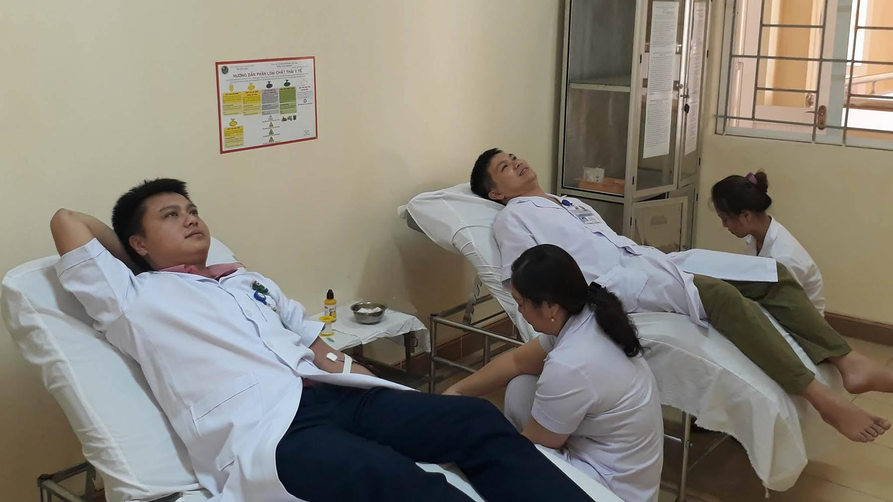 4 y bác sĩ hiến máu cứu sản phụ nguy kịch