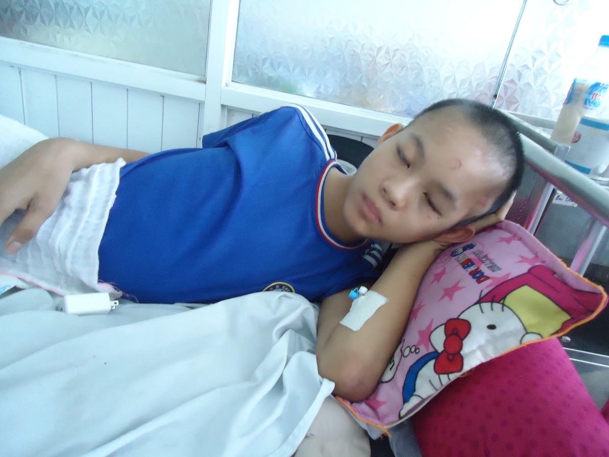 Xót xa bé gái 15 tuổi một mình mưu sinh nuôi cả gia đình