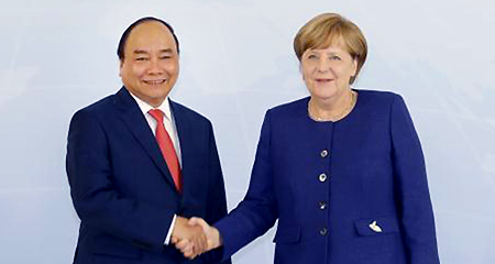 Thủ tướng hội đàm với Thủ tướng Đức Angela Merkel