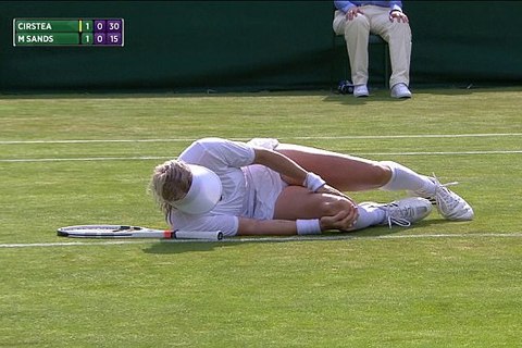 Video nữ tay vợt gào thét kêu cứu trên sân đấu Wimbledon