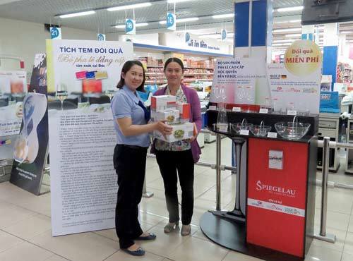Co.opmart tặng quà sang tri ân khách hàng