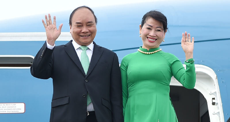 Thủ tướng đến Amsterdam, bắt đầu thăm Hà Lan