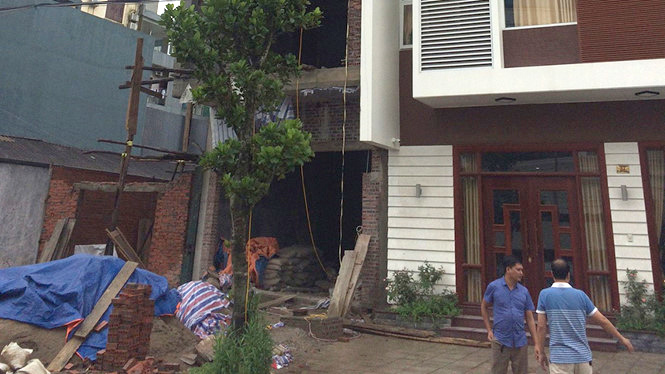 Sập giàn giáo, 2 công nhân tử vong