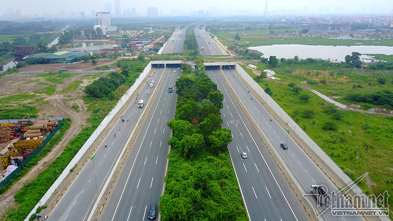 'Khai hoang' trên đại lộ hiện đại nhất Việt Nam
