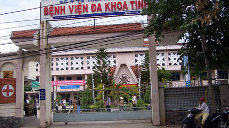 Phó chủ tịch xã bị chồng chém trọng thương