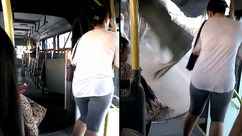 Xe buýt đột ngột tách đôi, hành khách hoảng sợ