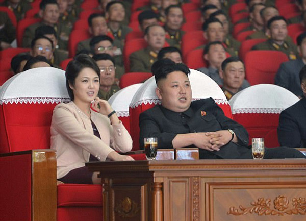 Vợ ông Kim Jong Un bất ngờ tái xuất
