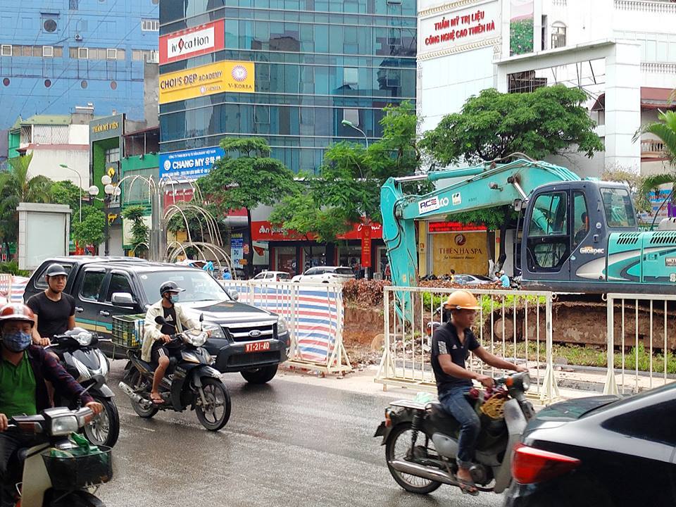Hà Nội: Cả phường mất nước vì vỡ đường ống