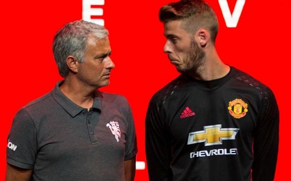 Mourinho khó xử De Gea, Chelsea chi bạo ký gấp Belotti