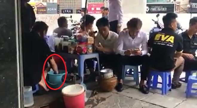 Sự thật clip cô gái rửa chân trong xô nước pha trà đá ở Hà Nội
