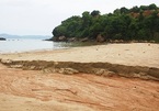 Bùn đỏ từ 40 móng biệt thự trái phép ở Sơn Trà đổ xuống biển