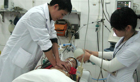 Ôm vợ sau chầu nhậu, chồng nhập viện cấp cứu