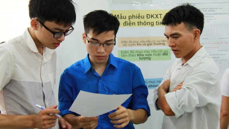 Thí sinh xét tuyển học bạ không cần đăng ký trực tuyến hay đến trường