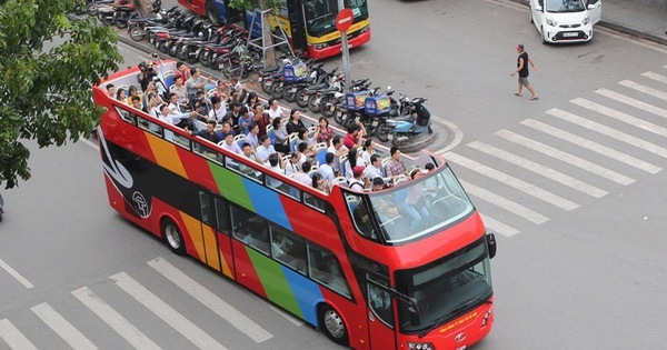 Du khách chen lên xe buýt 2 tầng ngắm phố Đà Nẵng