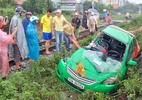 Hà Nội: Tàu hỏa kéo lê taxi, tài xế nguy kịch
