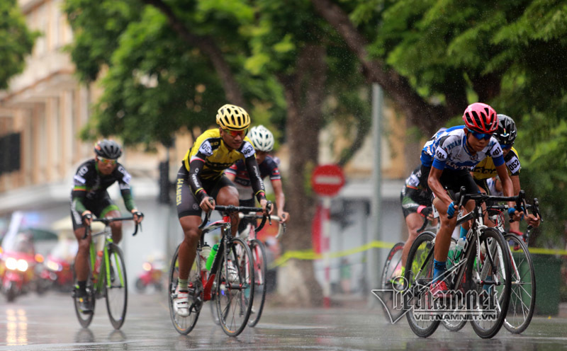 Đội đua TP Hồ Chí Minh thắng lớn chặng 1