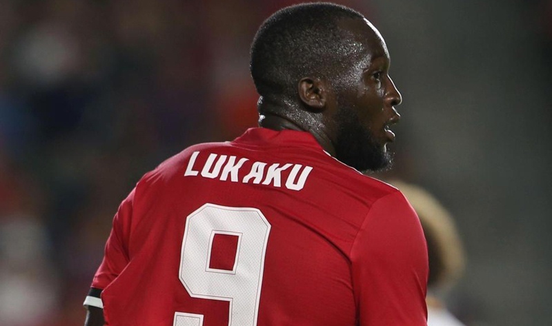 Pha bỏ lỡ khó tin của Lukaku trong trận ra mắt MU