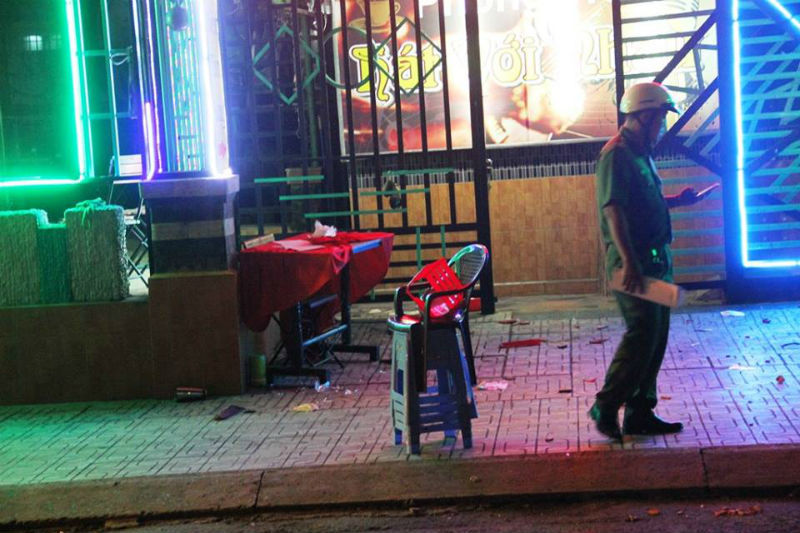 Rượt đuổi chém nhau như trong phim, 3 người thương nặng