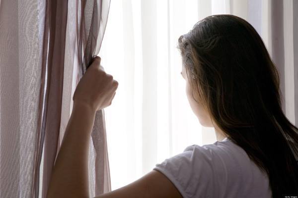 Đau đớn khi nghe chồng bàn tính với người tình ép vợ bỏ nhà đi